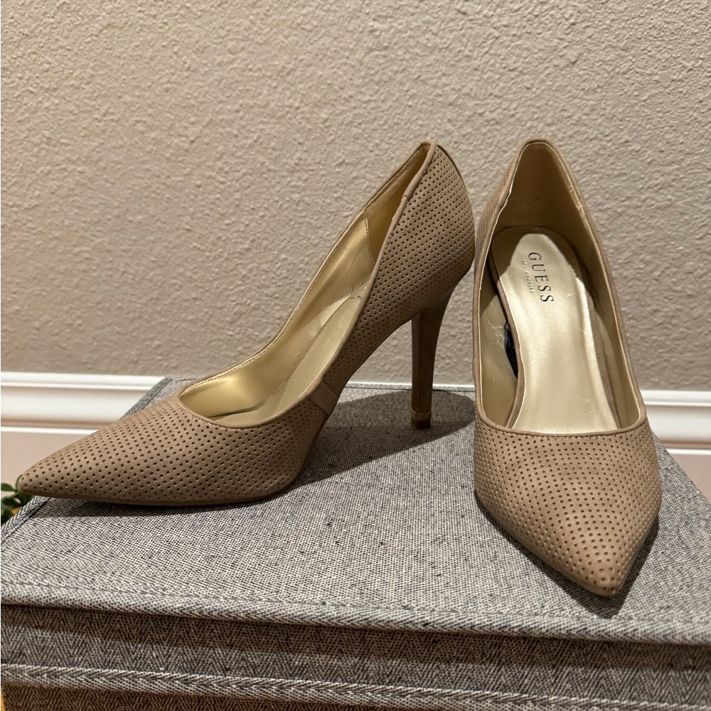 Guess Trace Perforated Classic Tan Pumps